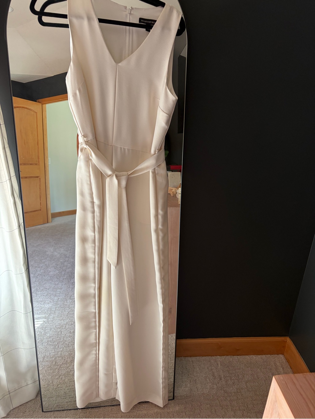 Banana Republic Cream Sleeveless V-Neck Jumpsuit With Waist Tie